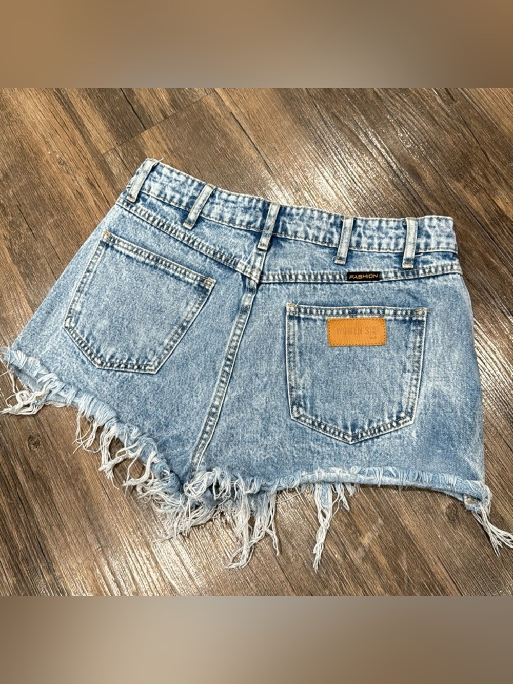 Acid Wash High Waisted Frayed Denim Shorts Blue | size 4